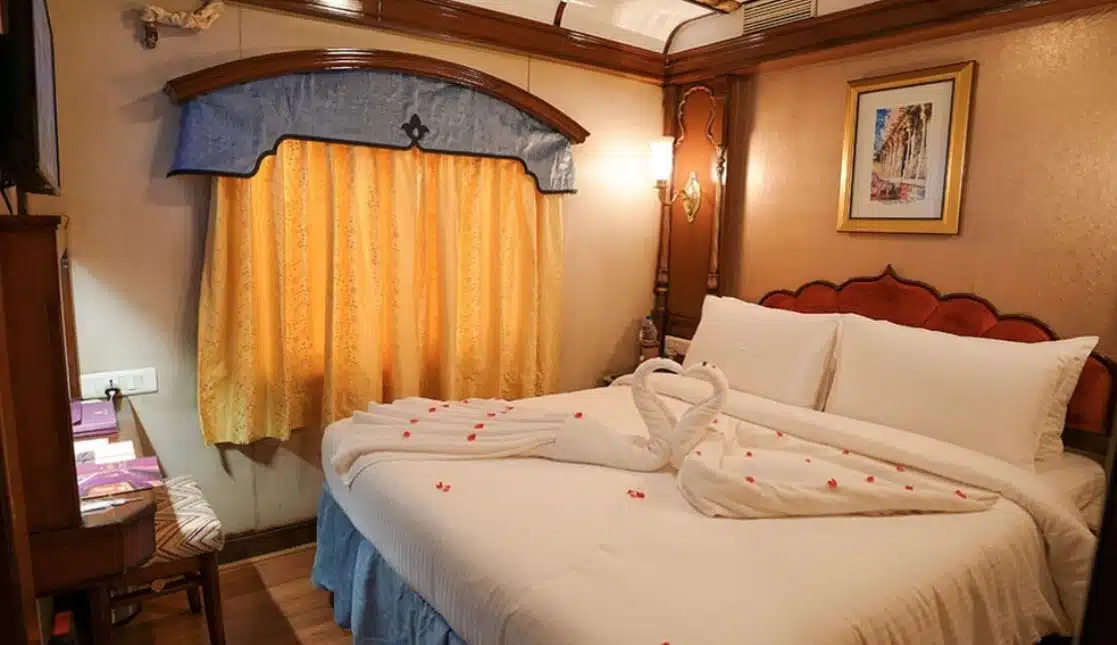 Golden Chariot deluxe double cabin