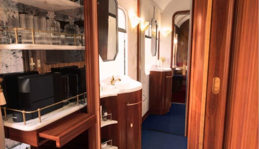 Le Grand Tour Cabin 1