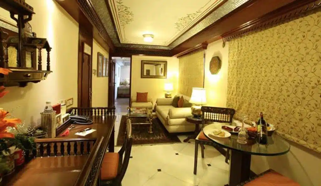 maharajas express presidential suite cabin image 2