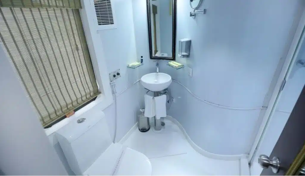 palace on wheels cabin bathroom