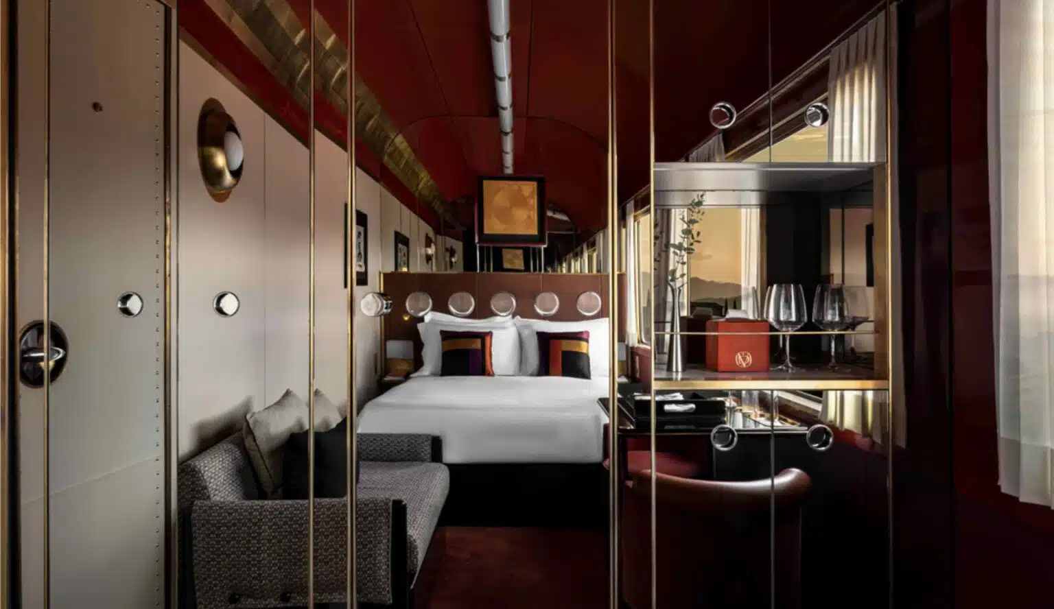 La Dolce Vita suite cabin bedroom