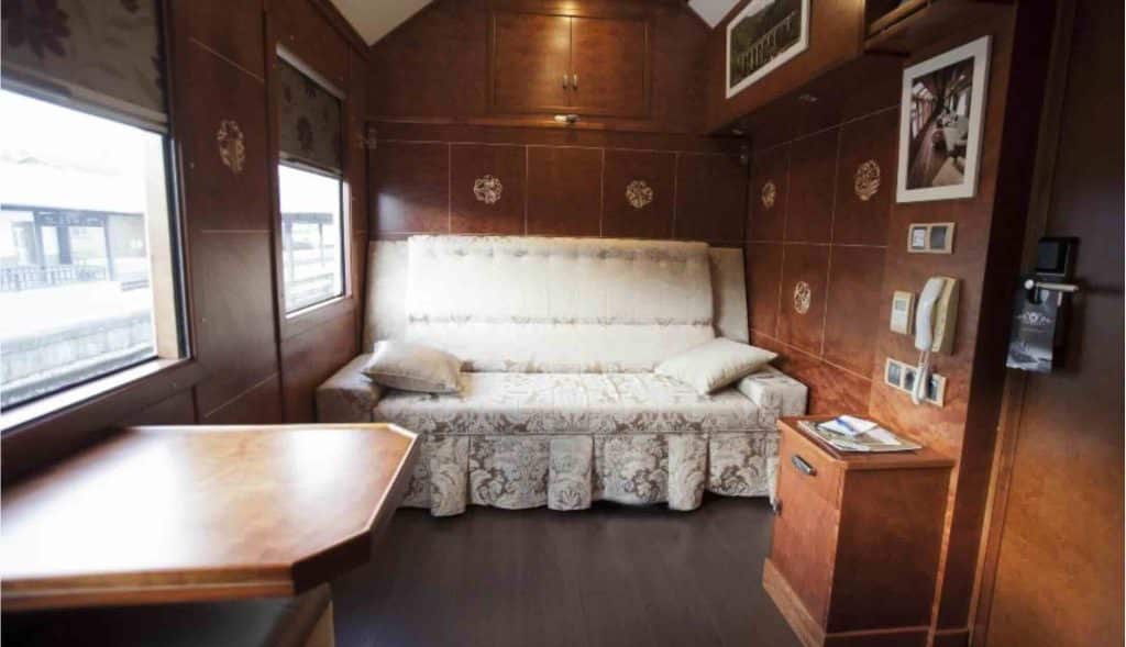 Al Andalus deluxe class cabin image of double bed