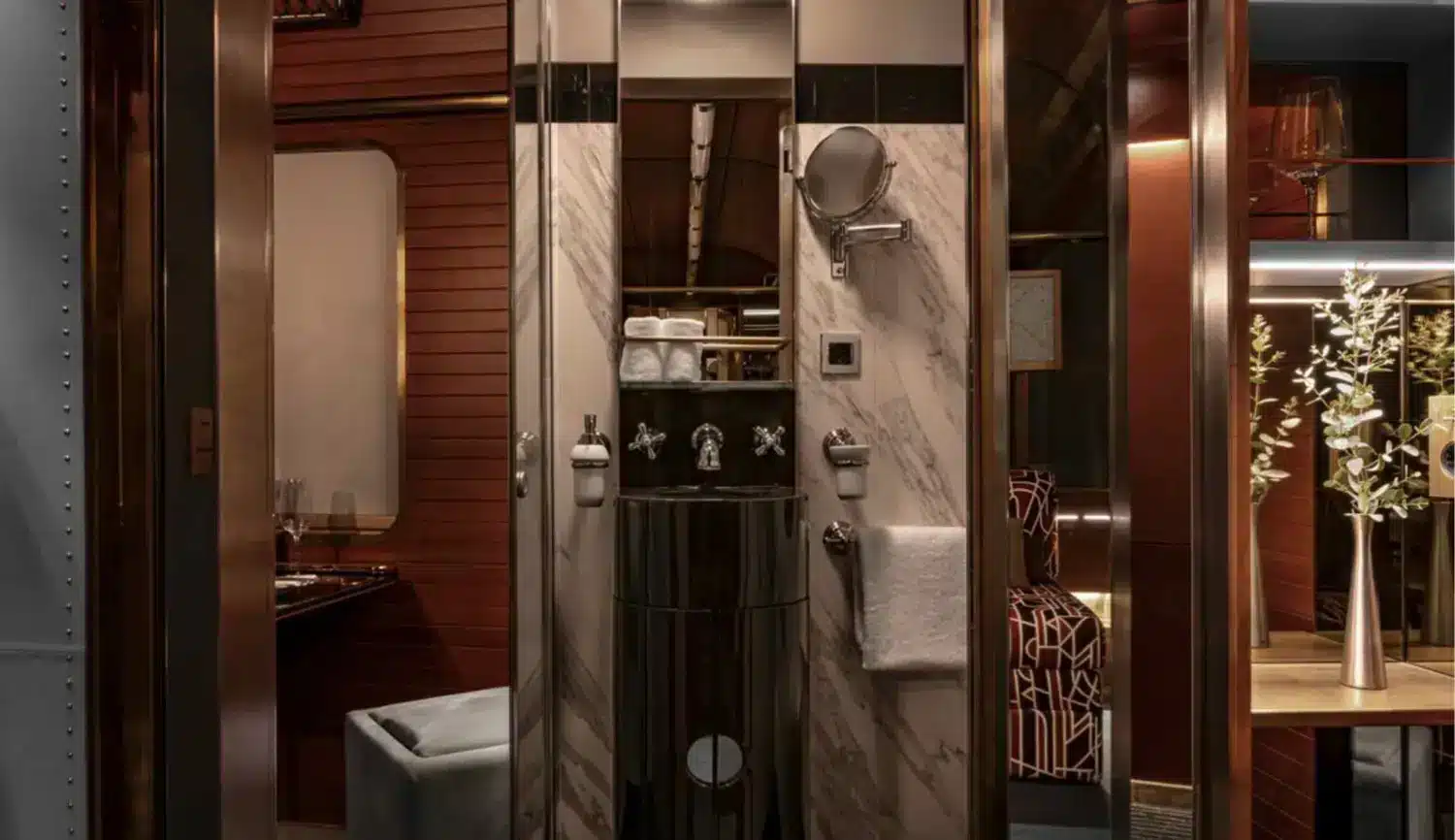 La Dolce Vita deluxe cabin bathroom