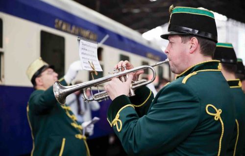 Danube Express band at station