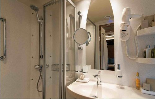 Danube Express superior deluxe bathroom