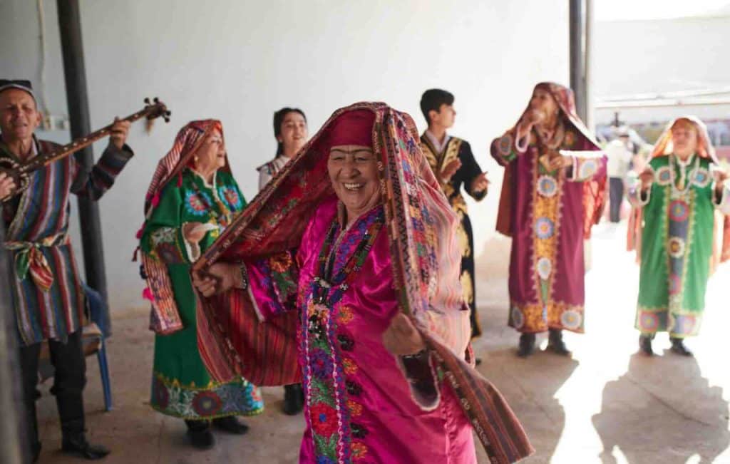 Orient Silk Road Express dancers